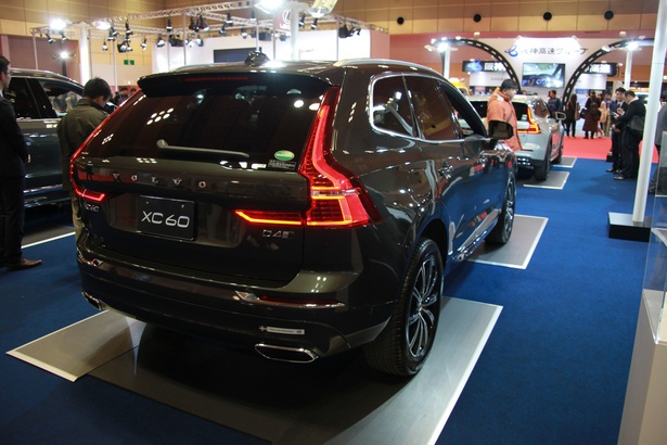 VOLVO「XC60」(リア)