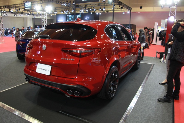 Alfa Romeo「STELVIO」(リア)