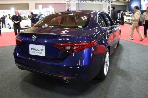 Alfa Romeo「GIULIA」(リア)