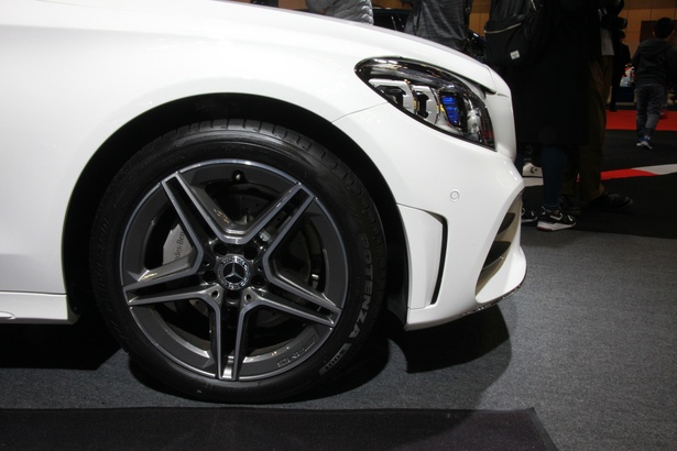 Mercedes-Benz「C200 Laureus Edition」(ホイール)