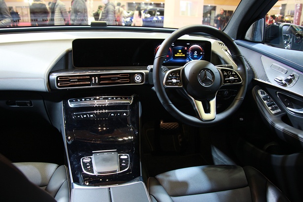 Mercedes-Benz「EQC 400 4MATIC」(内装)