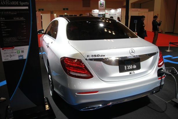 Mercedes-Benz「E350de」(リア)