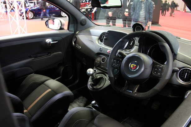 ABARTH「ABARTH 695 70° ANNIVERSARIO」(内装)