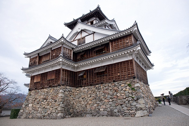 福知山城の天守閣。市民の「瓦一枚運動」により、1986年にこの姿に再建された