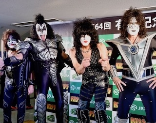 70歳でもトップであり続けるジーン・シモンズの秘密は?　有馬記念とKISSがまさかのコラボ