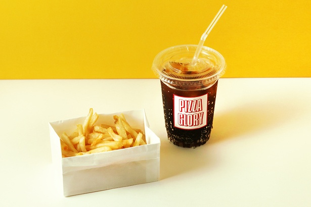 ドリンクはコーラやコーヒーなど7種を用意。＋100円で自家製ドリンクに変更可能