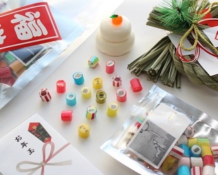 「世界一おもしろいお菓子屋さん」から“お金モチーフ”のキャンディなど正月限定アイテムが登場
