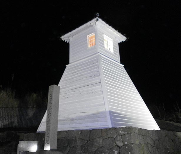 幻想的な風景となる 旧福浦灯台ライトアップ が石川県羽咋郡志賀町で開催中 ウォーカープラス