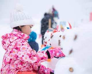 広大な雪原の中で雪遊びを楽しむ「羊ヶ丘スノーパーク2020」が北海道札幌市で開催