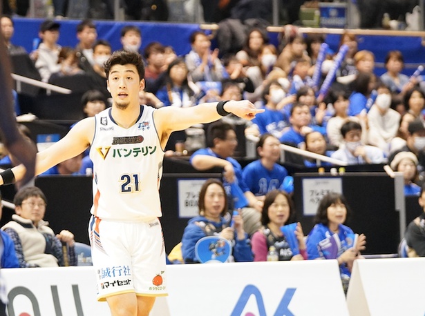 田渡 凌(横浜)。今季のオールスターにも選出された横浜の看板選手。富樫勇樹との対決は必見