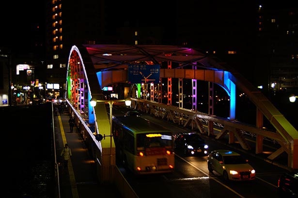 岩手県盛岡市の玄関口 開運橋 が冬のライトアップ ウォーカープラス