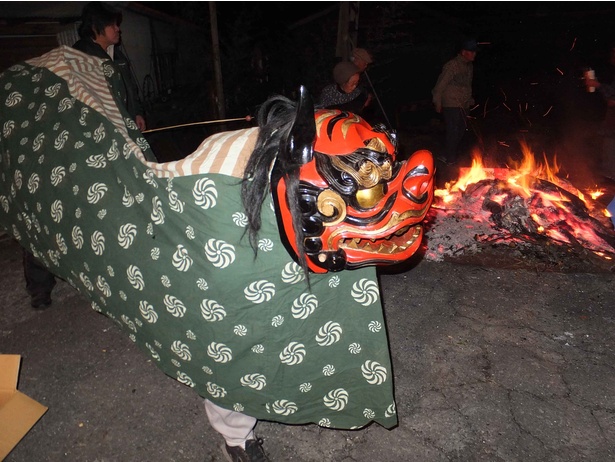「小正月のどんど焼き体験プラン」では獅子舞を観ることもできる