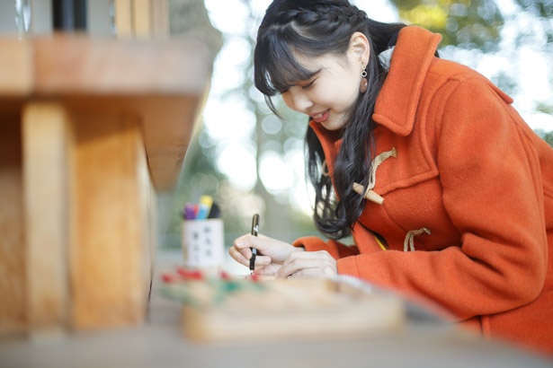 「うーん、何て書こうかな」