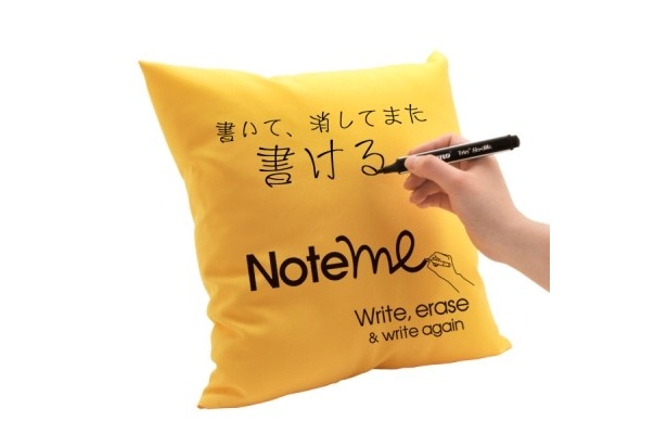 文字や絵を書ける＆消せる！クッションが“メッセージツール”に