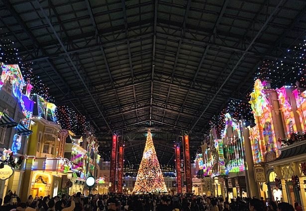 東京ディズニーランドで35年続いた「クリスマス・ファンタジー」は 