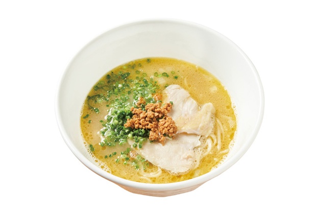 こってり白湯らーめん(700円)。丸鶏100％のスープは、凝縮された旨味とコクが濃厚 / 鳥鶏研究団