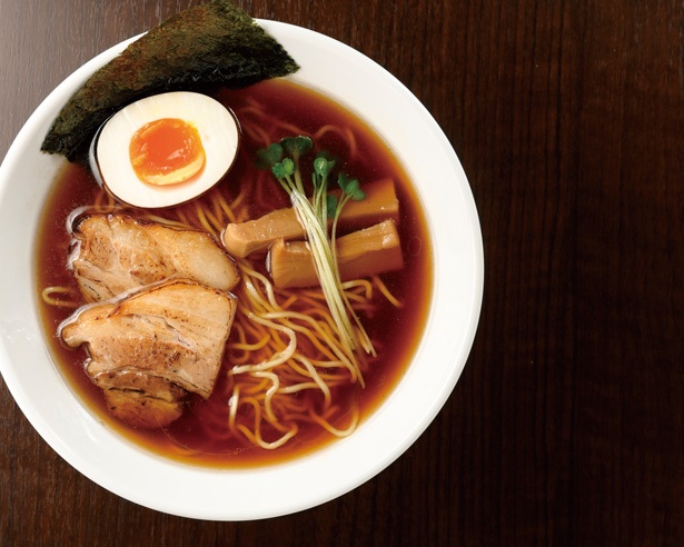味わい深いスープが絶品の「サイフォンラーメン」(税込 850円) / ゴジラーメン 阿由知