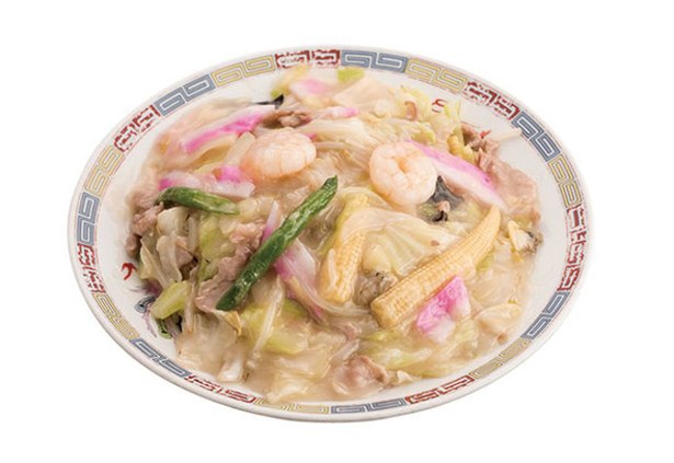 優しい甘さのあんがパリパリ麺にかかった「皿うどん」(1080円) / よこはま