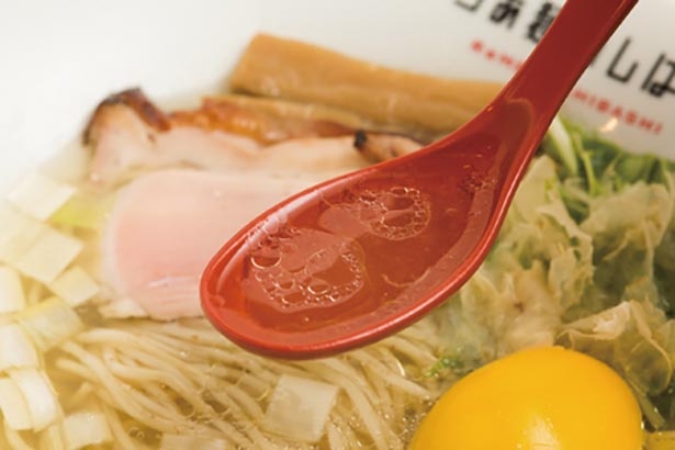 πウォーター使用の「鶏と水」スープ / らぁ麺 いしばし(南阿佐ケ谷)