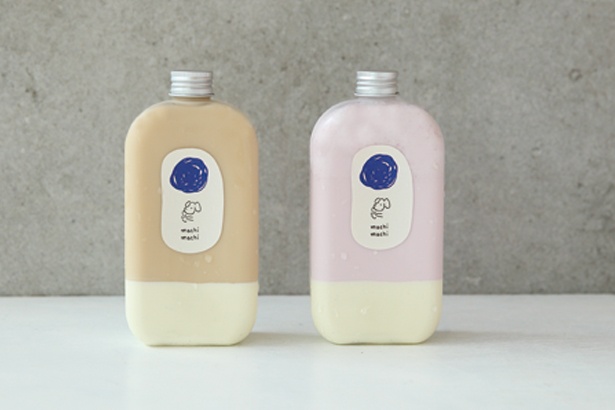ミルクティーパンナコッタ(左)、ストロベリーミルクパンナコッタ(右・各630円)など、ボトルドリンクは売り切れるほど人気/machi machi 阪急梅田店