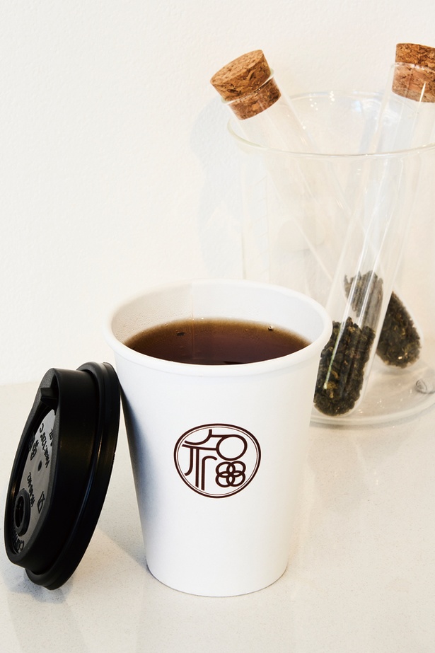 蜜香紅茶(500円)。蜜のような甘い香りがする一杯。定番茶10種のなかで、特に人気が高い / 心福茶実験室