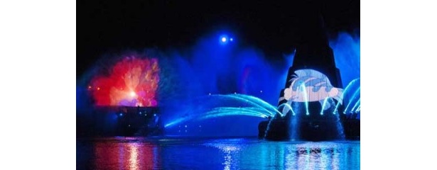 美しい海の世界を表したシーンでは、アリエルなどが登場する