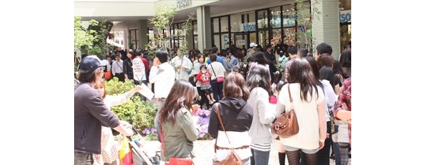 【写真】人気FFブランド「kitson」にはこの行列！