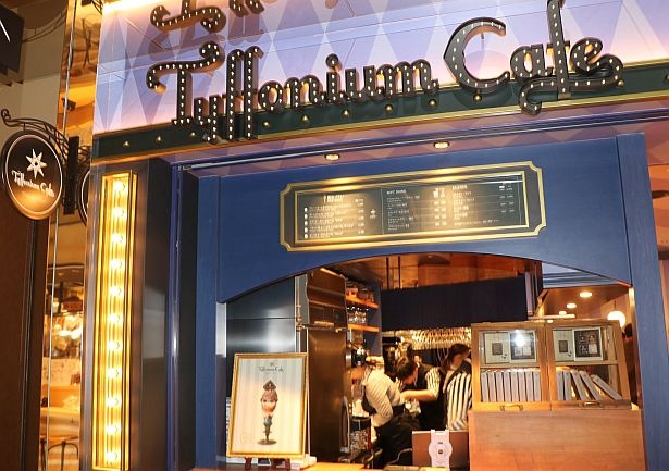 「ティフォニウム・カフェ」は魔法じかけのテーマパーク「ティフォニウム」の新業態店舗