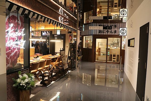 地下1階のメインレストランフロア「CHAOS KITCHEN」