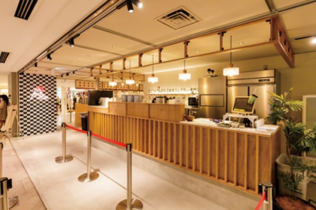 店はなんばCITY本館1階の、最先端スイーツが楽しめる食のセレクトショップ「SIGN OF THE FOOD」内にある/日本茶ミルクティー専門店 オチャバ