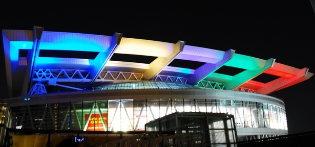 新たな夜景スポットが誕生 さいたまスーパーアリーナが オリンピックシンボルカラー に ウォーカープラス