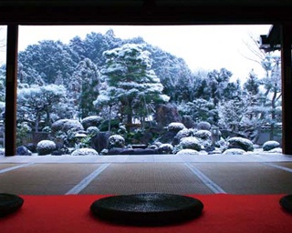 冬の京都の絶景！名所「妙満寺“雪の庭”」と周辺スポットガイド