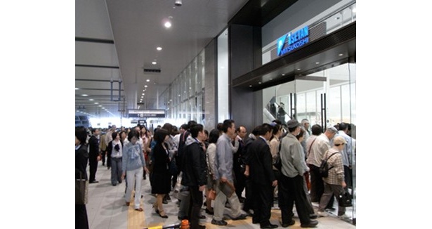 「大阪ステーションシティ」5/4（祝）全面開業！ オープン時は長蛇の列が！