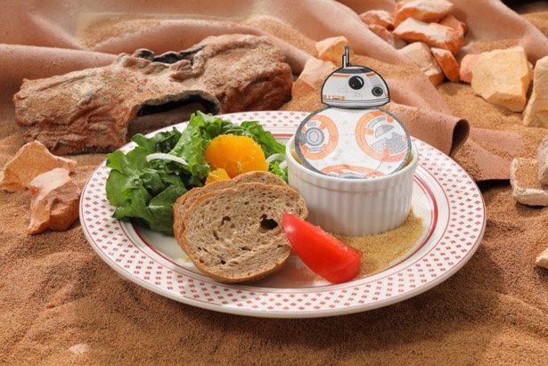 エビ入りグラタンは砂漠を駆け回る美味しさ!?「＜BB-8＞ 海老ービーエイト・グラタン」(1690円)