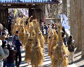 長い歴史と伝統のある火伏せの奇祭「米川の水かぶり」が宮城県登米市で開催