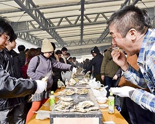 能登の冬の味覚を賞味あれ！石川県鳳珠郡穴水町で「雪中ジャンボかきまつり2020」開催