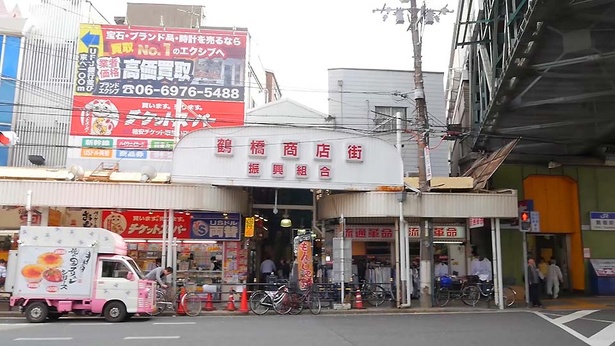 韓国料理店が立ち並ぶ鶴橋商店街