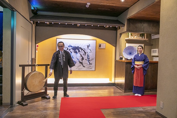 太鼓でお出迎え。席までは仲居さんが案内してくれる