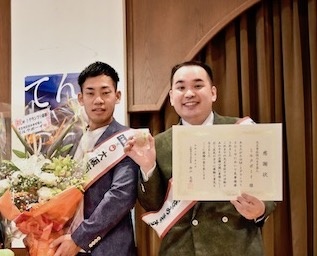 新M-1王者のミルクボーイに大阪・天王寺区長から感謝状が贈られる！ 「なんぼあってもいい！」
