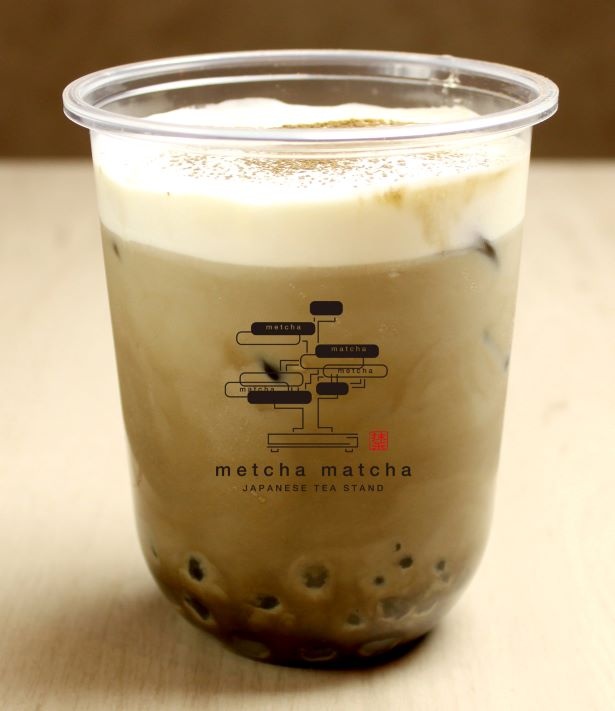 京都宇治の老舗茶問屋「北川半兵衛商店」のほうじ茶を使った「宇治ほうじ茶ラテ」(580円)
