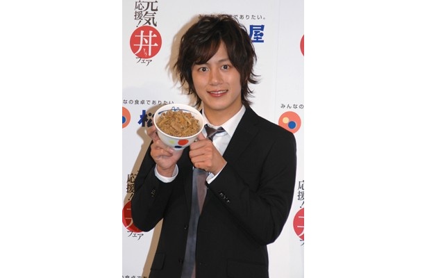 “肉食系”溝端淳平が和太鼓で元気を注入！　松屋の新CM発表会が開催