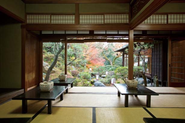 季節と共に移り変わる日本庭園が見渡せる/総本家ゆどうふ 奥丹清水