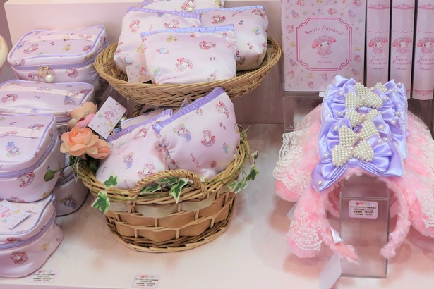 マイメロディとおそろいのリボンを身につけられる「カチューシャ」(2200円)