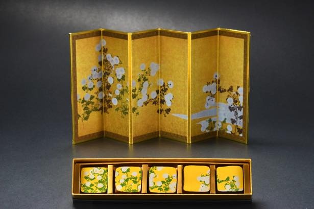 尾形光琳の「菊図屏風」がモチーフ / 「Okada Museum Chocolate 『光琳・菊』」