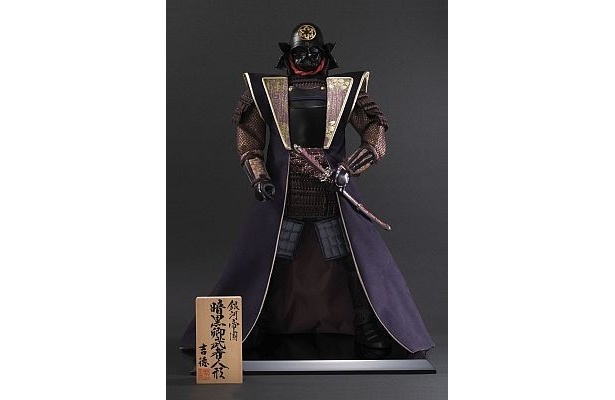 創業300年を迎えた総合人形企業「吉德」は、人気キャラクター“ダース・ベイダー”を「ダース・ベイダー武者人形」(13万6500円/幅36cm×奥行き27cm×高さ52cm)として商品化!
