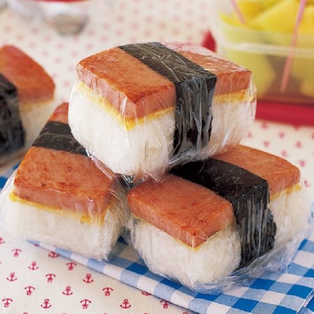 ハワイのコンビニなどでよく見かける、スパムをのせたおむすび