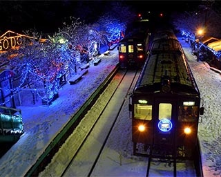 群馬県の「わたらせ渓谷鐵道」各駅で幻想的なイルミネーションが点灯中