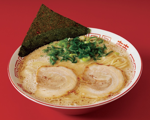 豚由来の自然な甘味と、まろやかなとろみのあるスープが人気の「ラーメン」(700円) / 久留米ラーメン 大幸