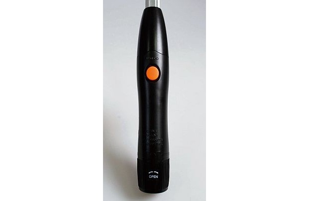 ON/OFFの切り替えは取っ手部分にあるボタンで