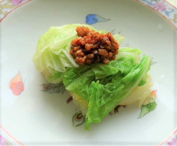 塩とコンソメでゆでた白菜にのせると、中華風おひたしの完成♪ タップリめにのせるのがポイント
